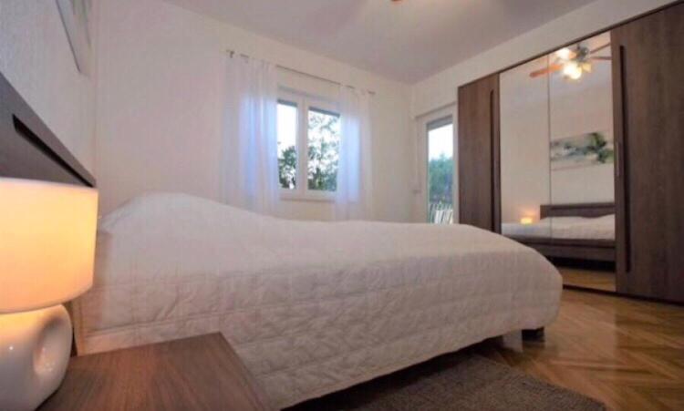 Apartment Deni Pula Luaran gambar