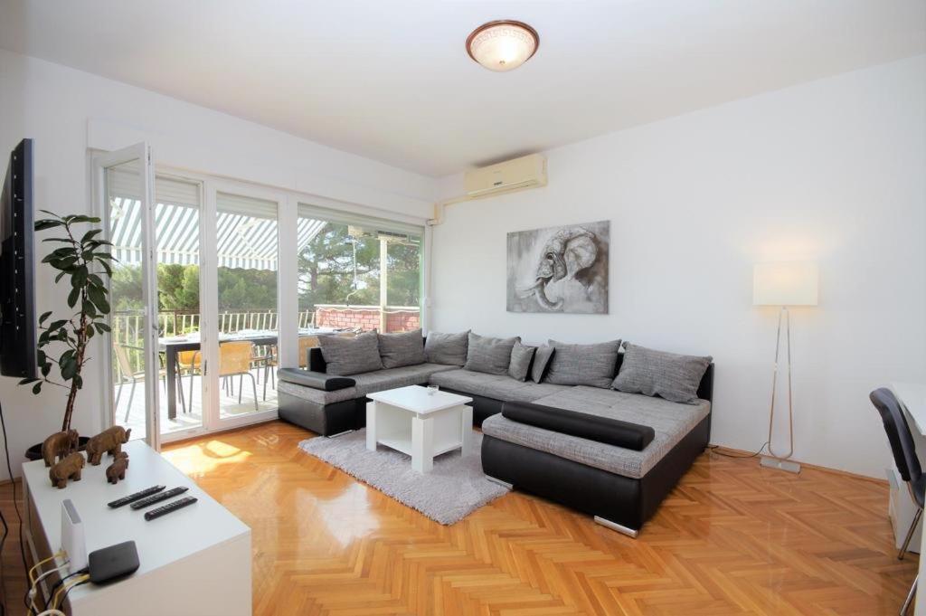 Apartment Deni Pula Luaran gambar