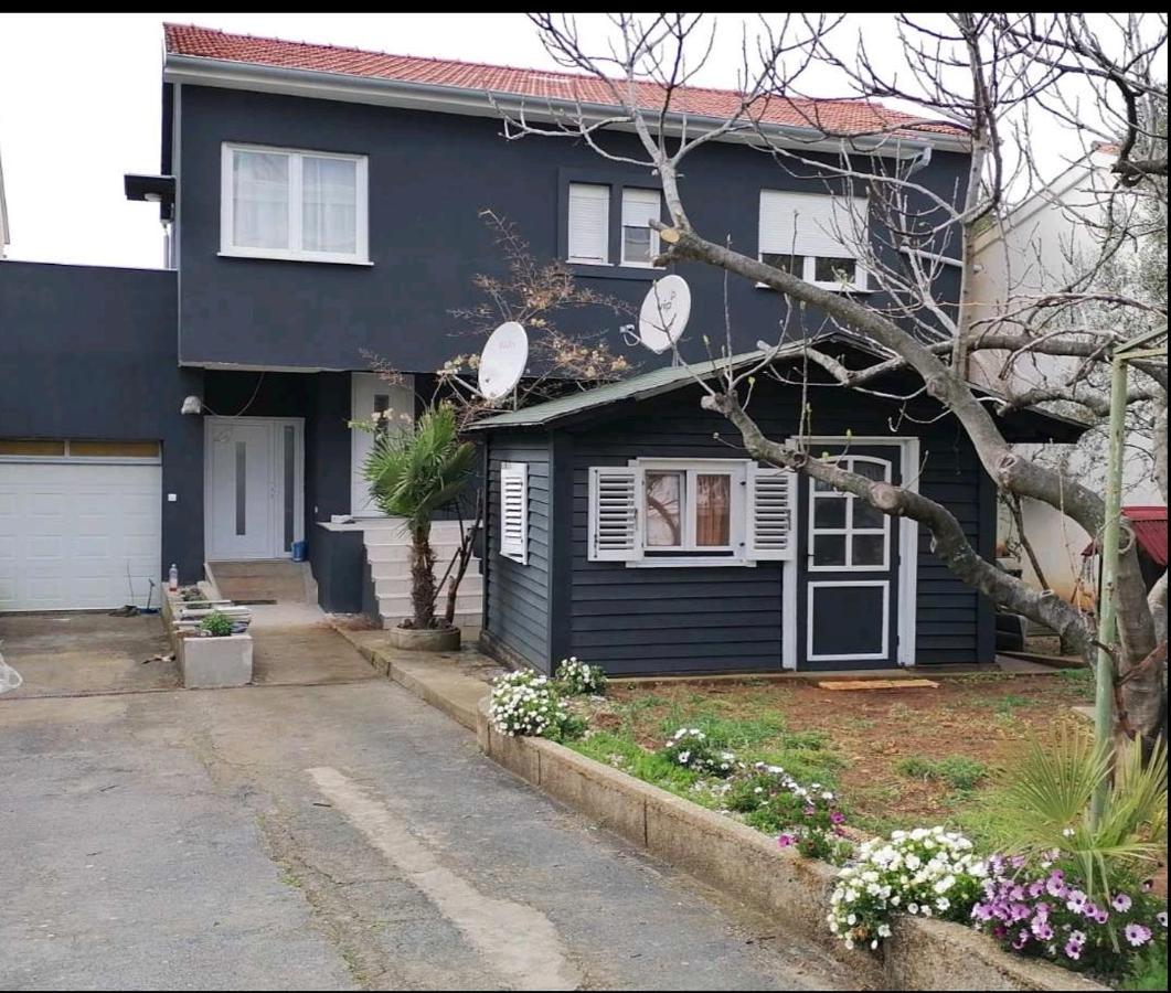 Apartment Deni Pula Luaran gambar