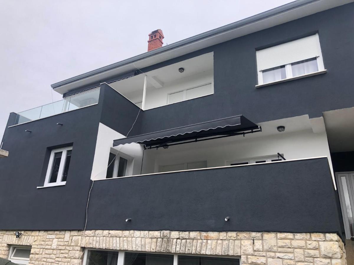 Apartment Deni Pula Luaran gambar